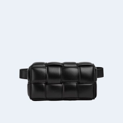 보테가 베네타 패디드 카세트 벨트백 블랙